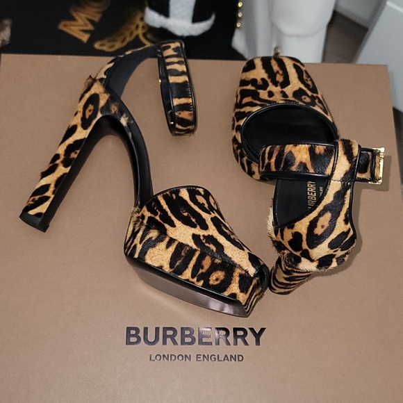 Burberry Camel Plarforms - Picture 8 of 10